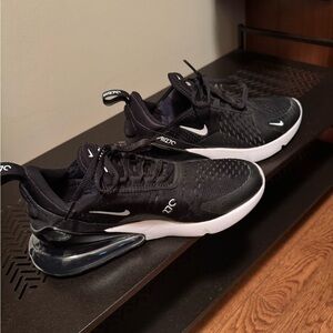 Nike Black and White Sneakers 270 Air Women size 7